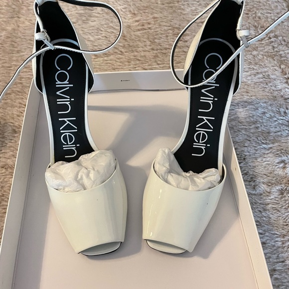 Calvin Klein open toe heels! Never worn before. Size 9 NIB - Picture 2 of 5